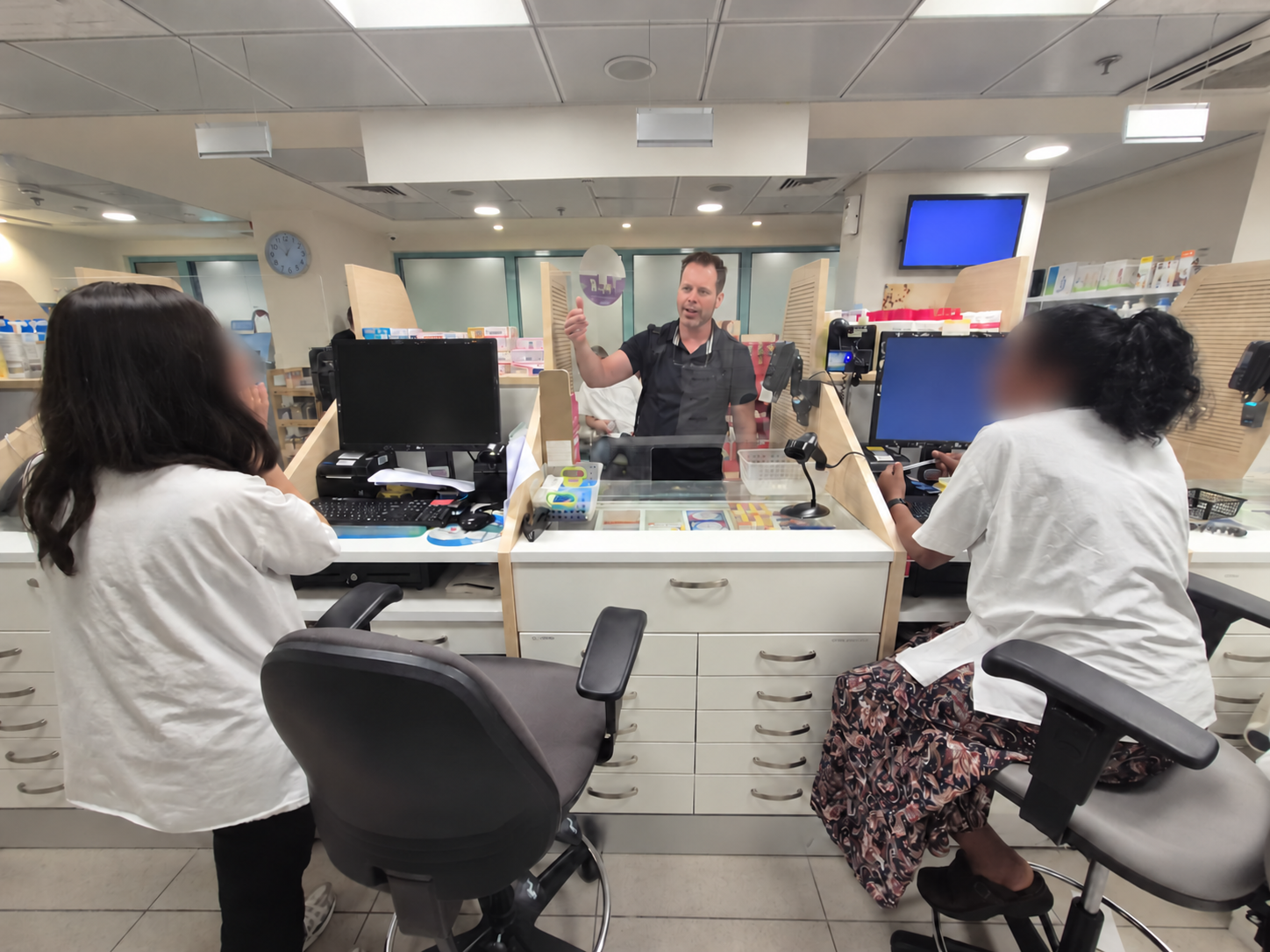 תרגול תקשורת מונעת הסלמה עם צוות רפואי בדלפק במסגרת תוכנית בונים מוגנות